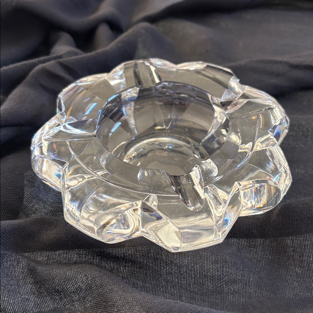 Clear Glass Flower-Shaped Ashtray - Decorative Home Accent